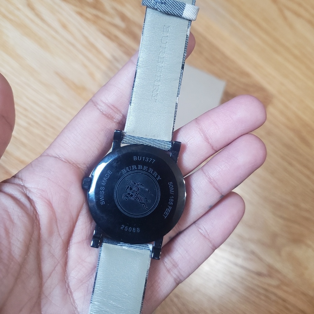 Burberry classic print watch - Picture 3 of 3